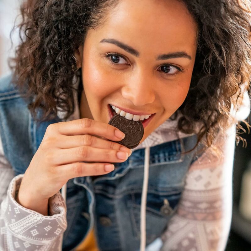 OREO Chocolate Sandwich Cookies, Party Size, 24.16 oz - Image 8